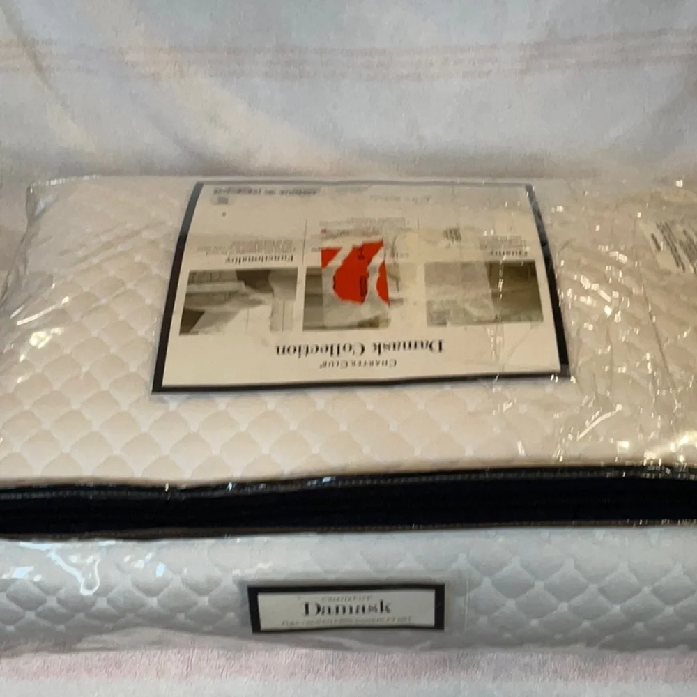 NEW CHARTER CLUB Damask Solid White Coverlet Set